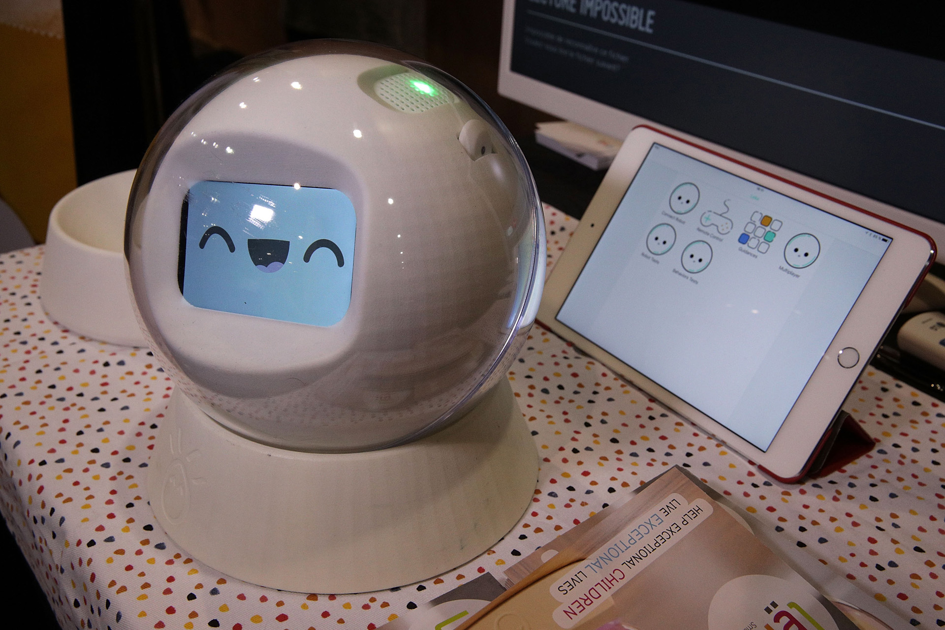 Leka, un robot interactivo pensado para niños con necesidades especiales (Alex Wong/Getty Images/AFP)