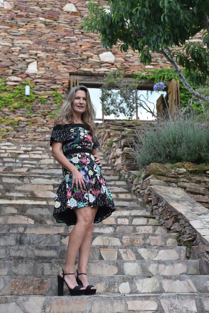 La magnífica residencia de Rusconi fue el marco perfecto para el look de la dueña de casa: un exclusivo vestido de Peter Piloto (Fede Romero)