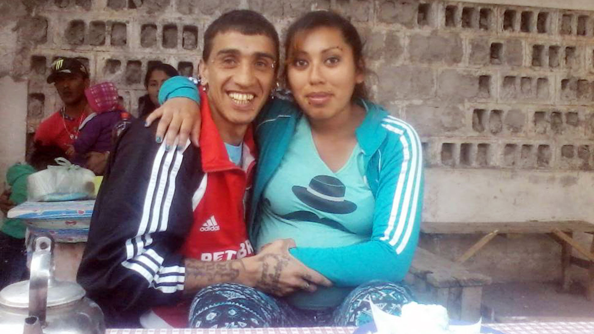Gabriel “Chirete” Herrera junto a Andrea Neri, cuando ella estaba embarazada