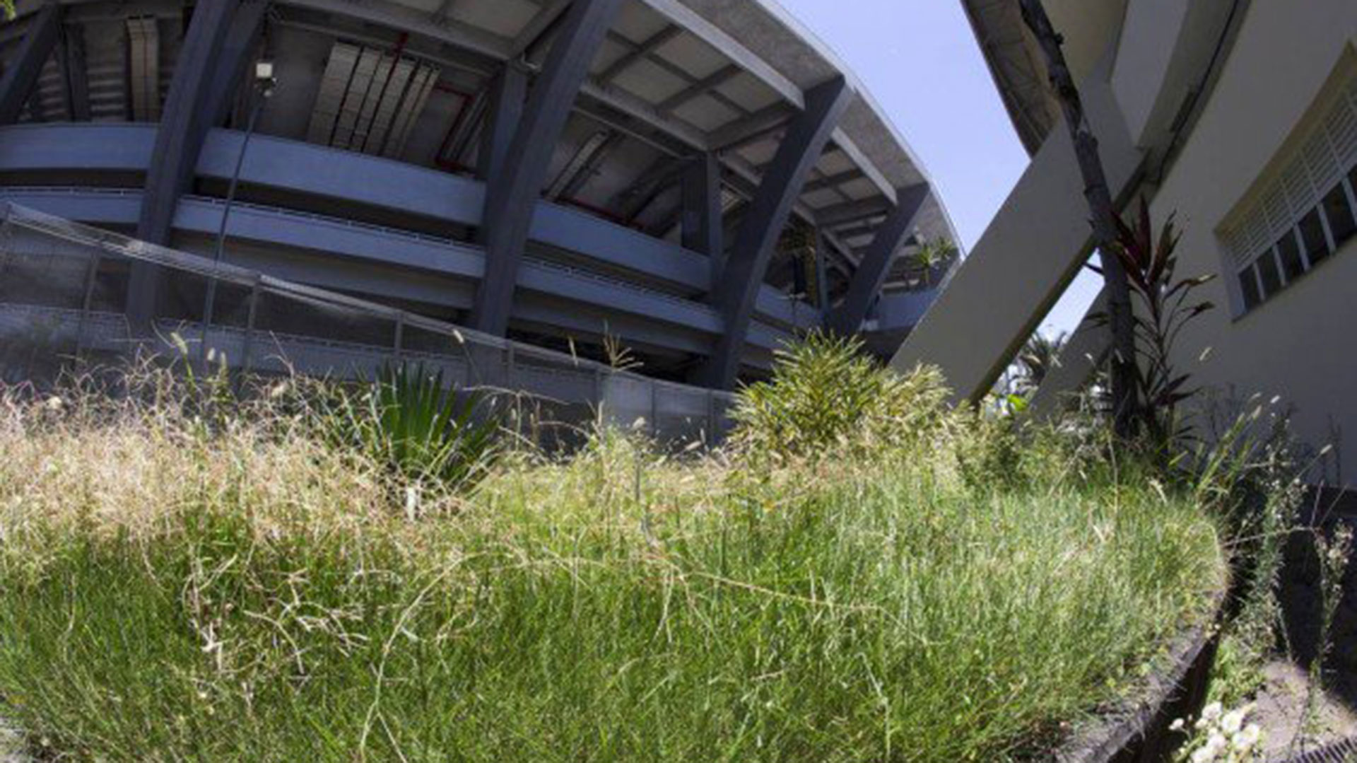 Los alrededores del estadio también están en muy malas condiciones