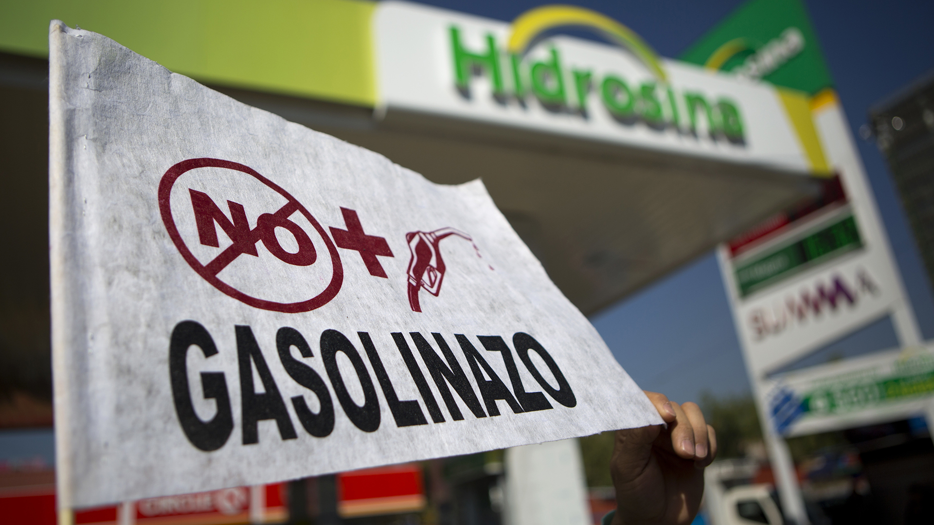 La cuota del IEPS sube, pero no necesariamente aumentará el precio de la gasolina (Foto: AP)