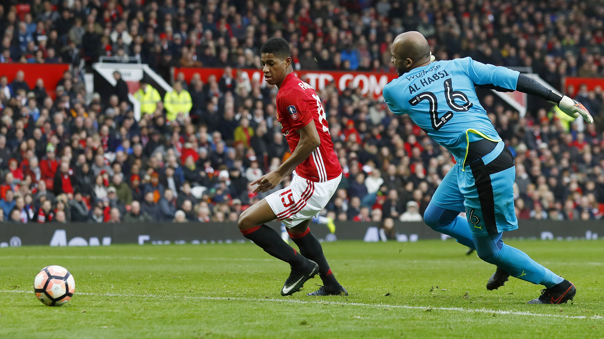 El joven inglés convirtió el cuarto gol del Manchester United (Reuters)