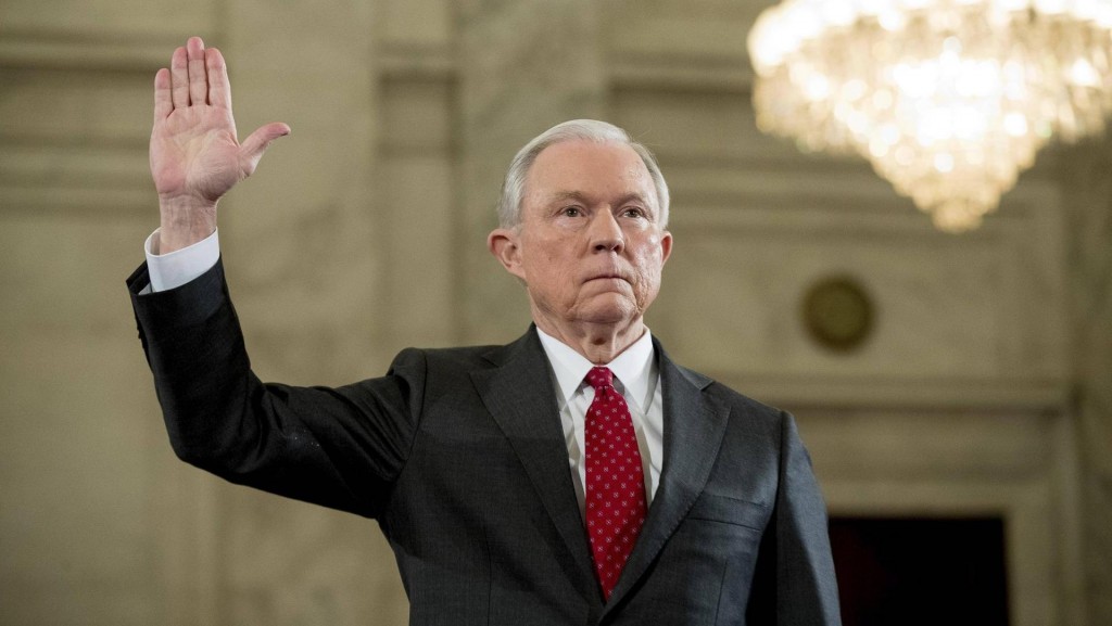 Jeff Sessions reemplazará a Sally Yates come Fiscal General (AP)