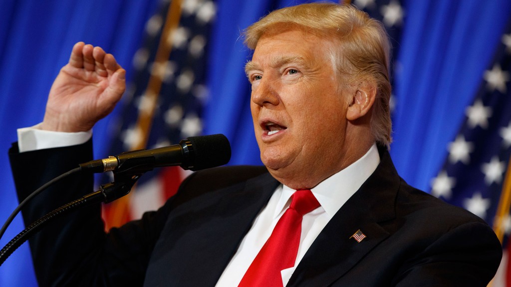 El presidente electo Donald Trump ha lanzado una campaña contra las automotrices, a las que amenaza con fuertes tarifas si no aumentan la producción dentro de Estados Unidos(AP)