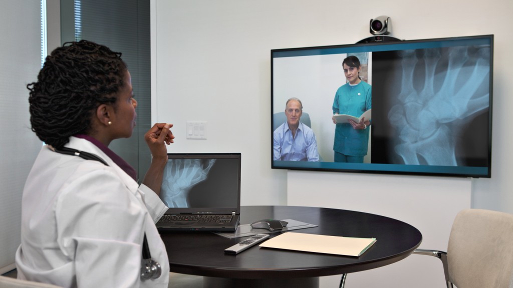 La telemedicina supone tratamientos a distancia que educe y haga más responsables a los pacientes de su enfermedad