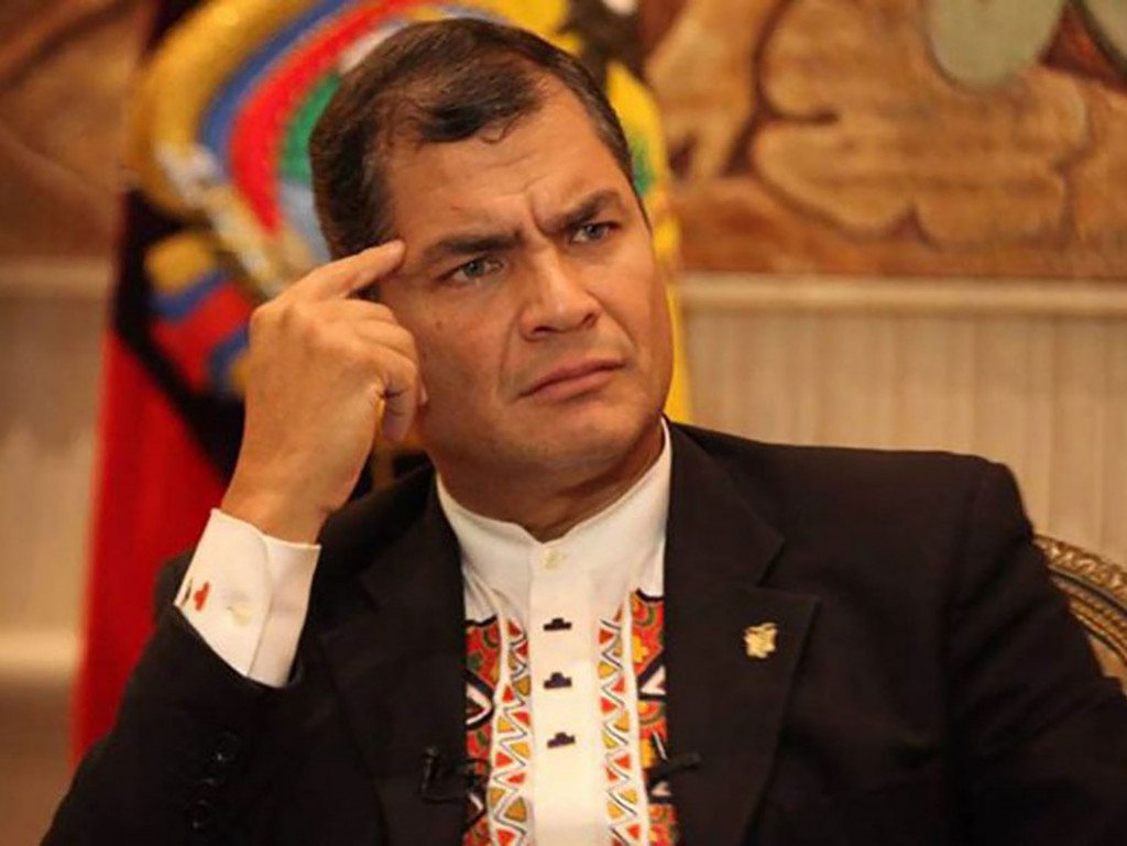 Correa dijo que todos los veedores son bienvenidas “pero en el marco de una delegación oficial, no por cuenta propia y quizás con oscuras intenciones”