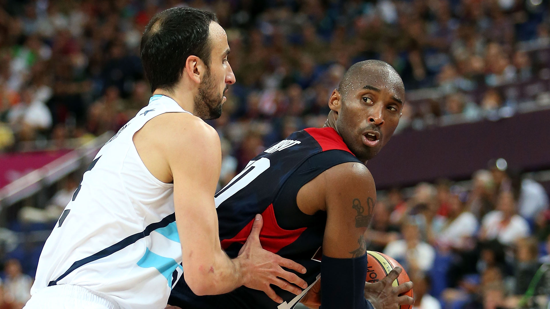 Kobe Bryant (derecha) junto al argentino Manu Ginóbili (Getty)