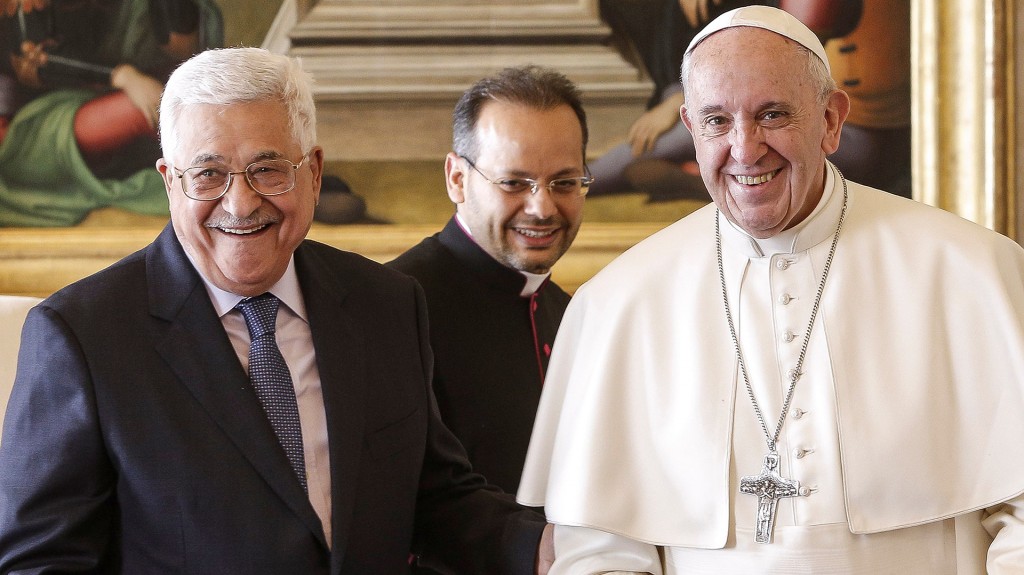 El papa Francisco con Mahmud Abbas durante su última reunión en el Vaticano