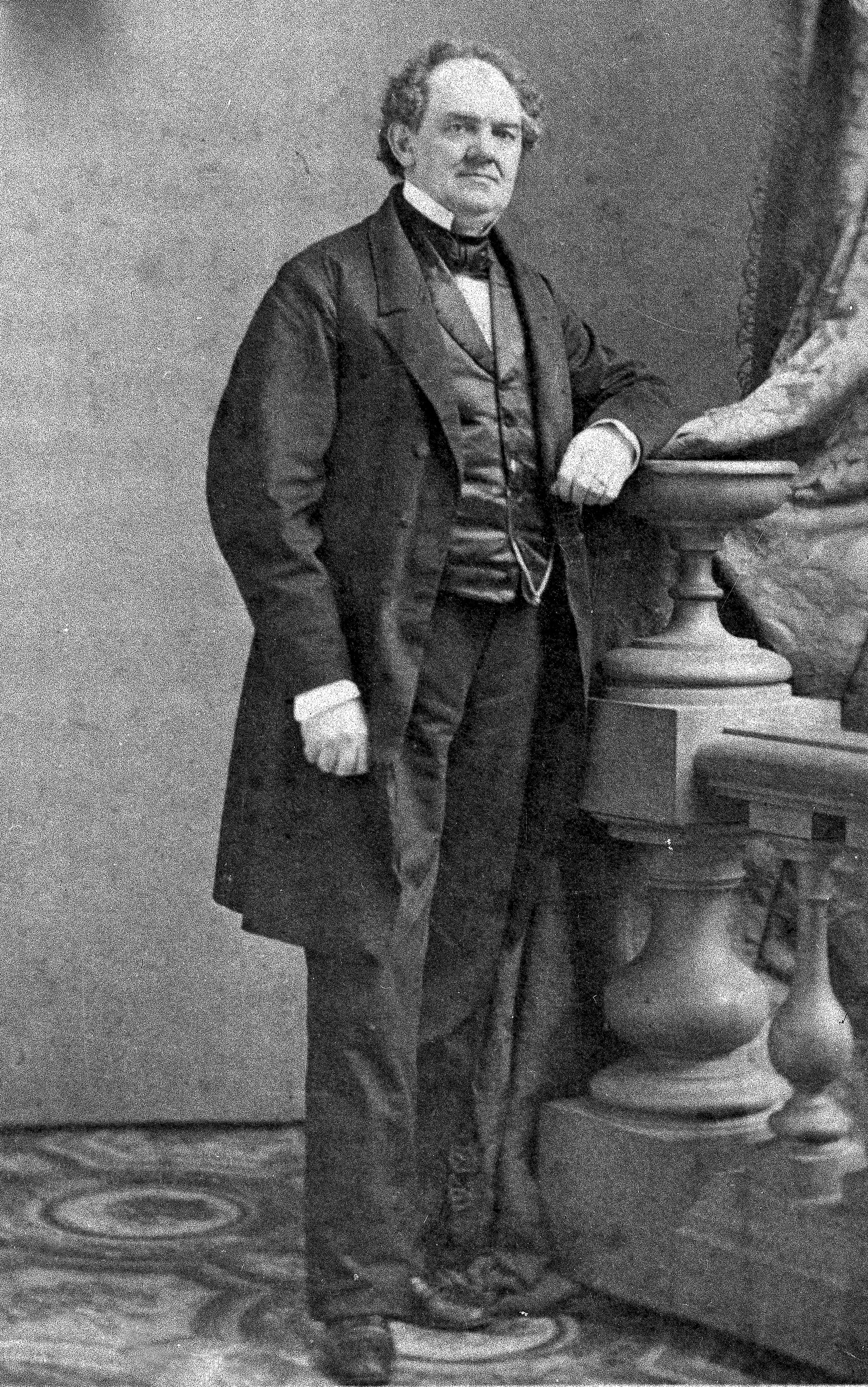 P. T. Barnum, creador del “espectáculo más grande sobre la tierra”, en una foto de 1882 (AP)