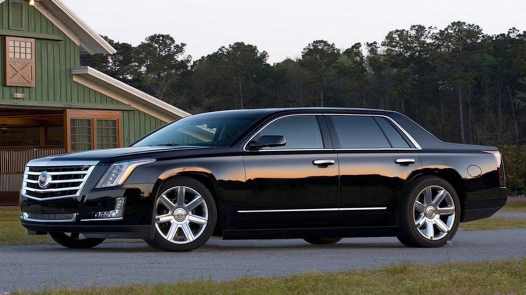 Un auto Cadillac modelo Escalade sedan