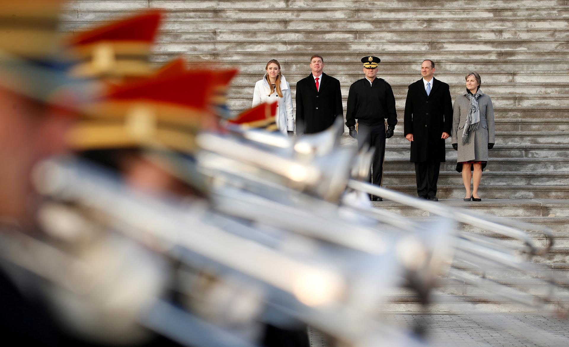 La banda militar ensaya frente a los mÃºsicos que personifican a Donald y Melania Trump