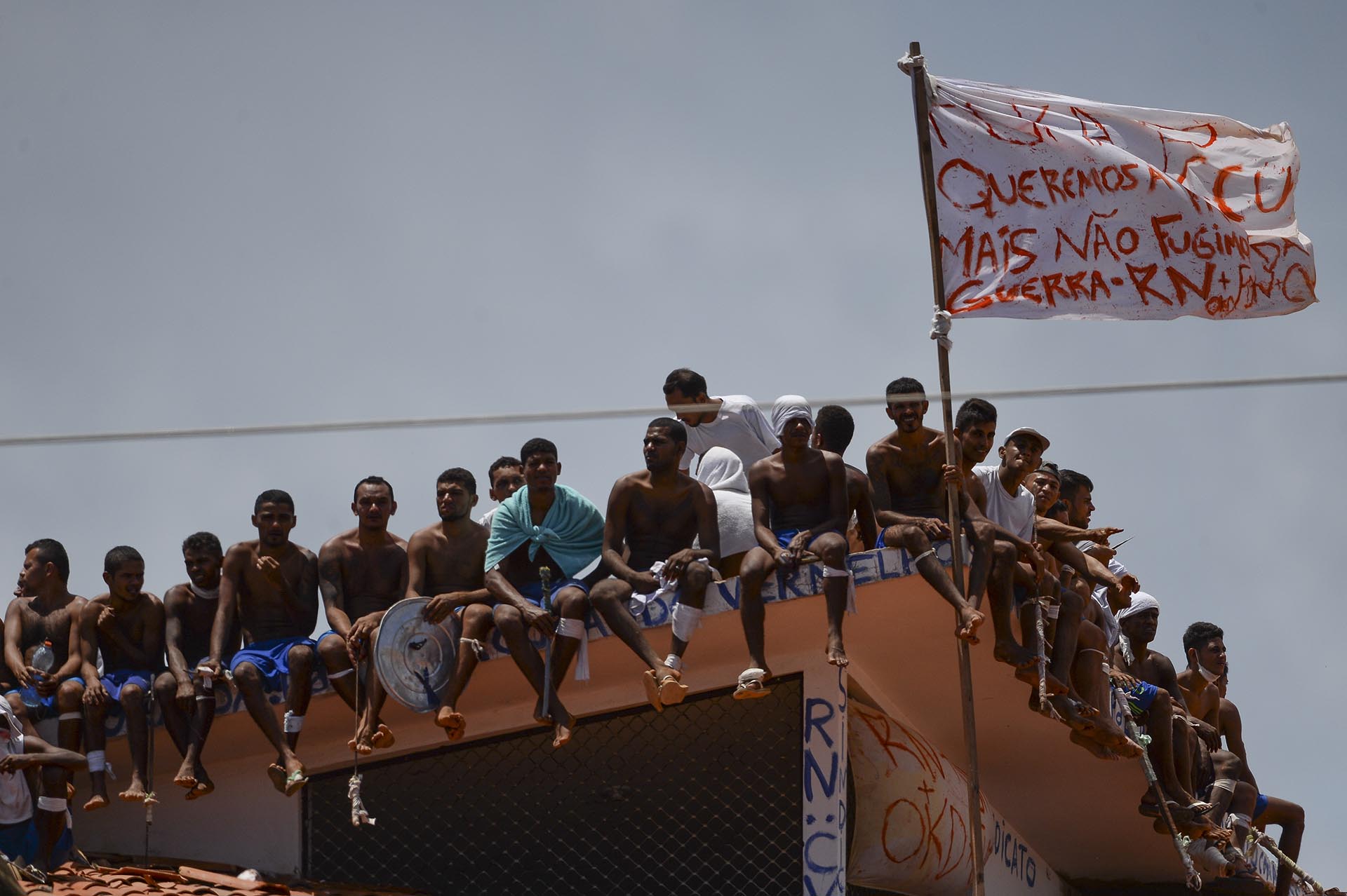“Queremos paz, pero no le escapamos a la guerra”, se lee en una de las banderas del grupo delictivo