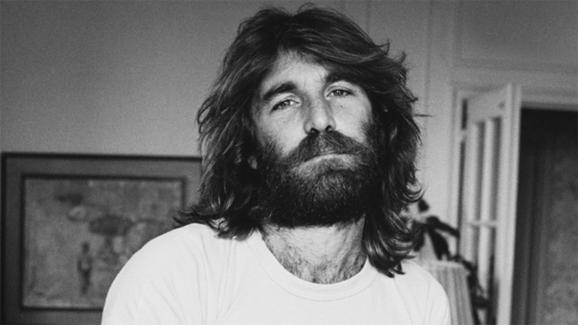 Dennis Wilson, baterista de The Beach Boys y amigo de Charles Manson. Dejó de frecuentarlo luego de verlo asesinar a un “negro”, como le contó a Mike Love