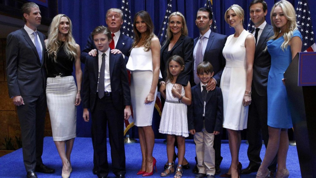 La familia Trump completa, en uno de los tantos actos de campaña