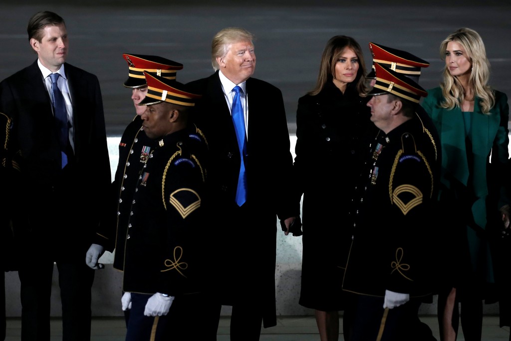 Trump junto con su esposa Melania (Reuters)