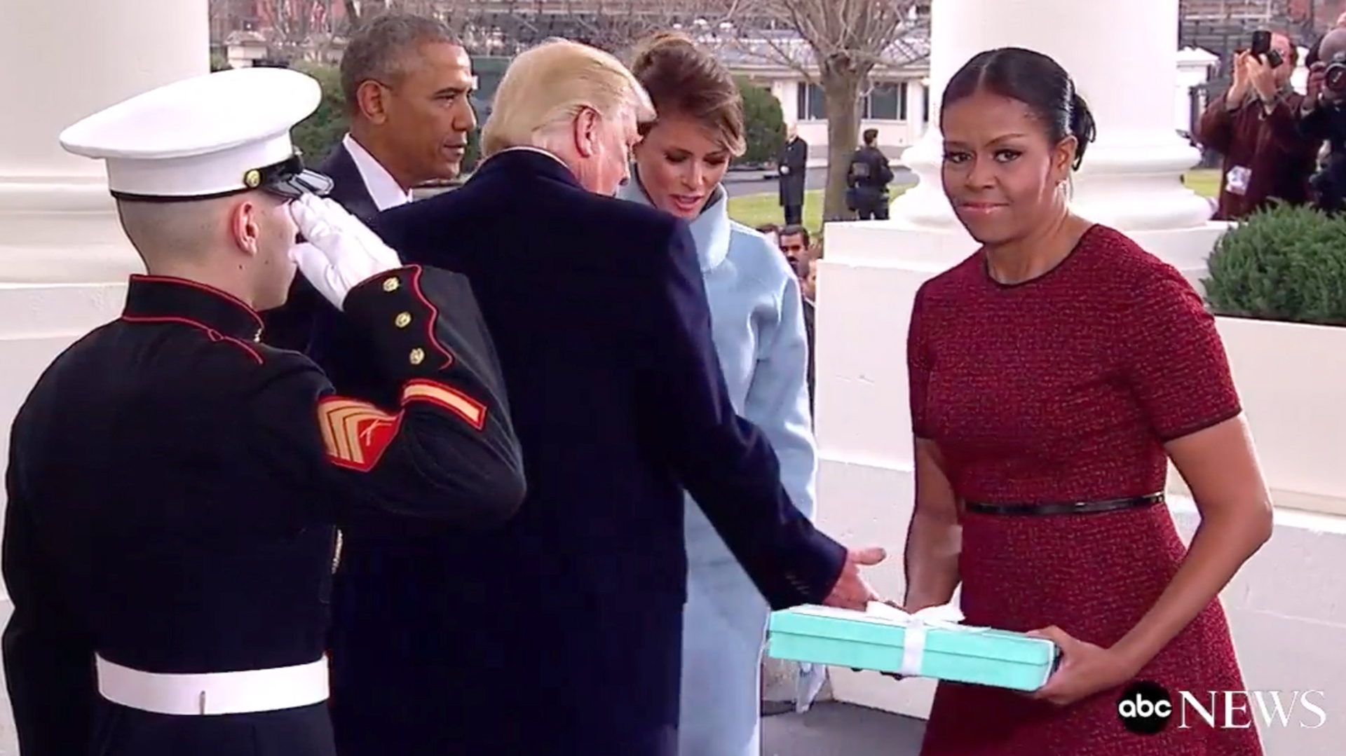 Donald y Melania Trump se encuentran con Barack y Michelle Oama