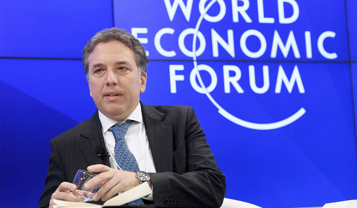 Nicolás Dujovne participó del Foro Económica Mundial en Davos, Suiza, donde prometió avanzar con la baja del rojo fiscal (EFE)