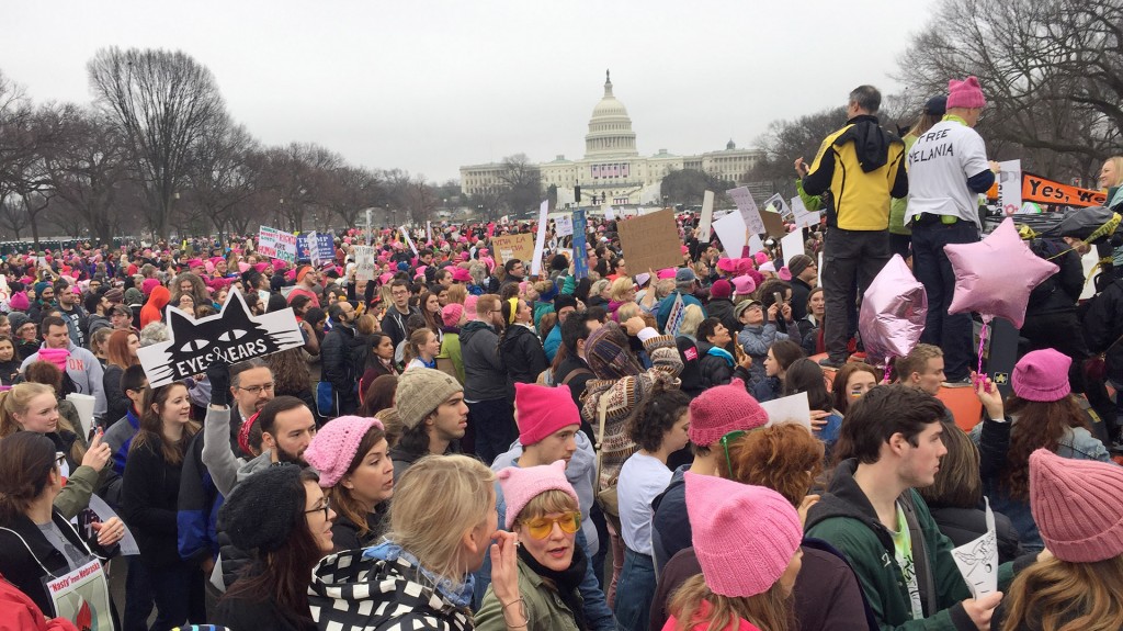 Miles de mujeres marchan en Washington contra Donald Trump (AFP)
