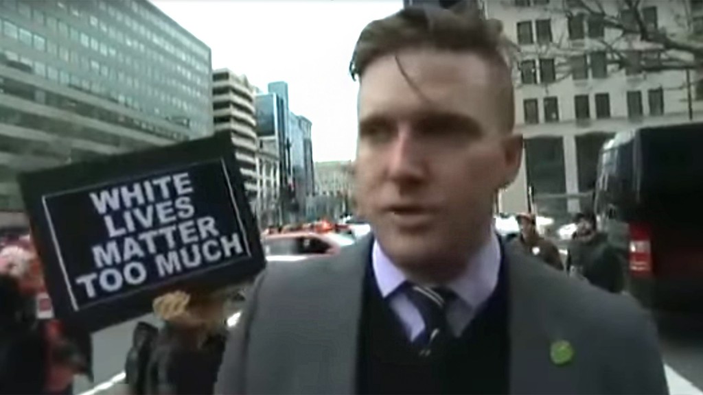 RICHARD SPENCER en marcha trompada