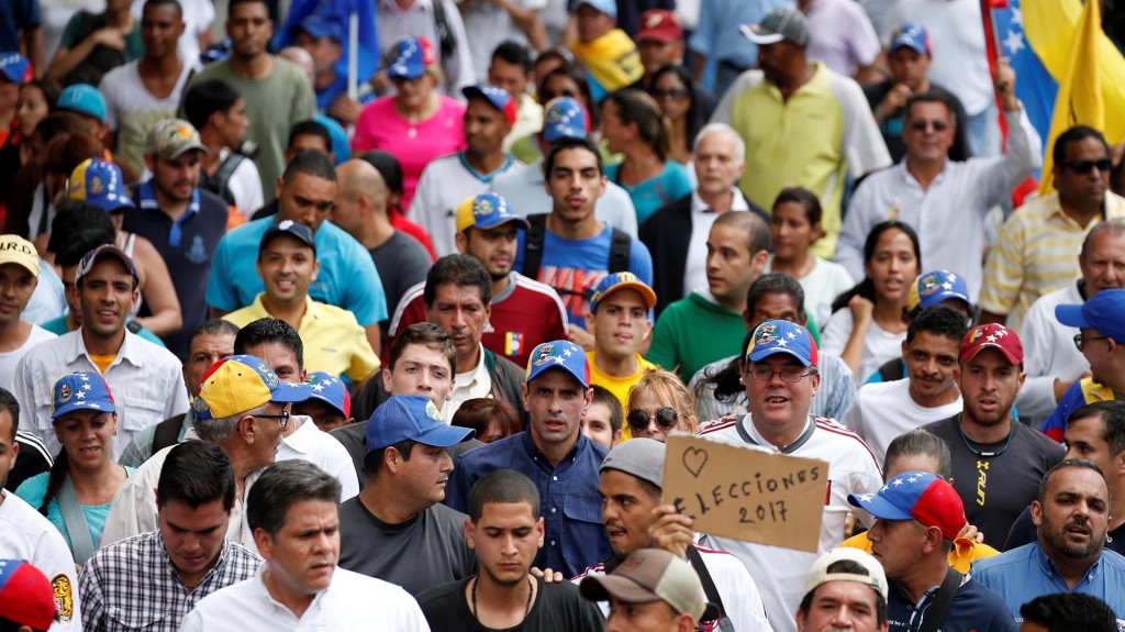 Enrique Capriles fue uno de los dirigentes opositores que dijo presente en la marcha de este lunes (Reuters)