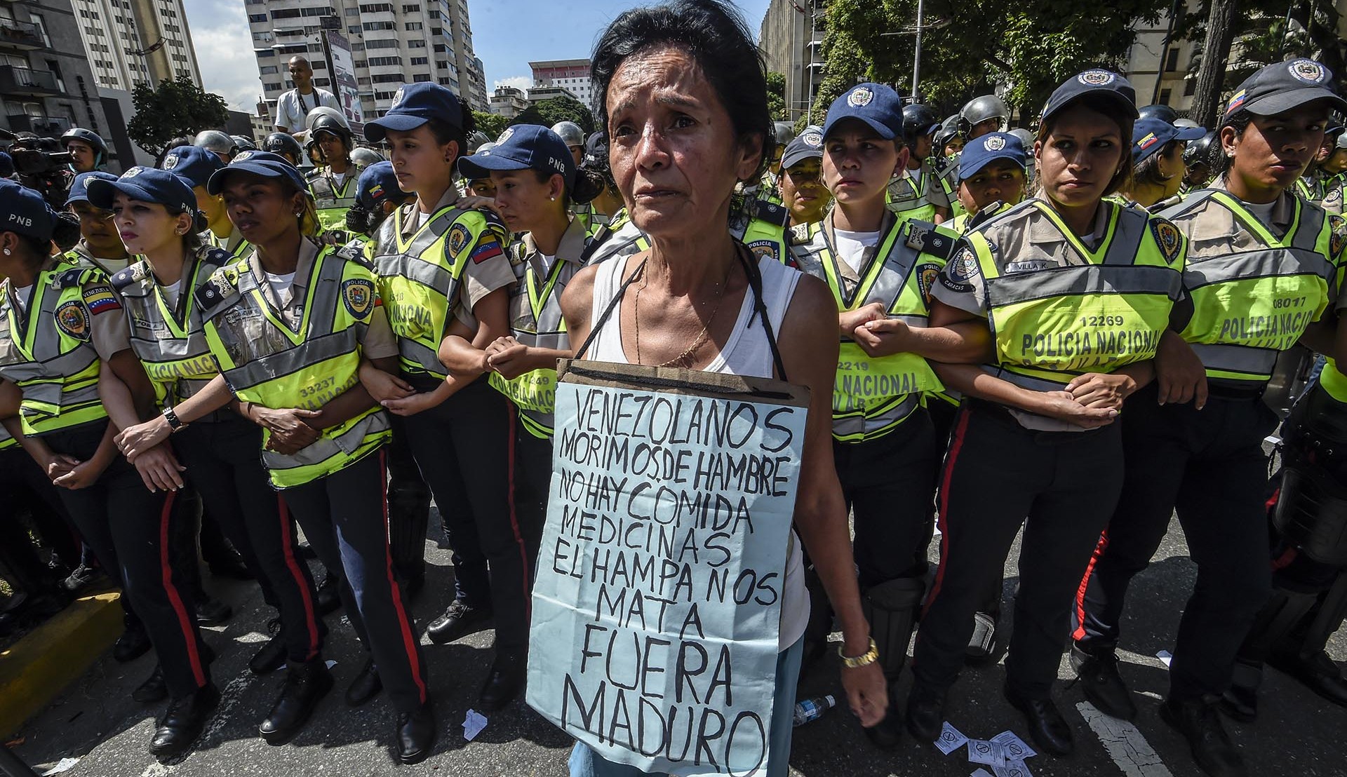 La miseria ha ganado las calles en Venezuela. / AFP PHOTO / JUAN BARRETO
