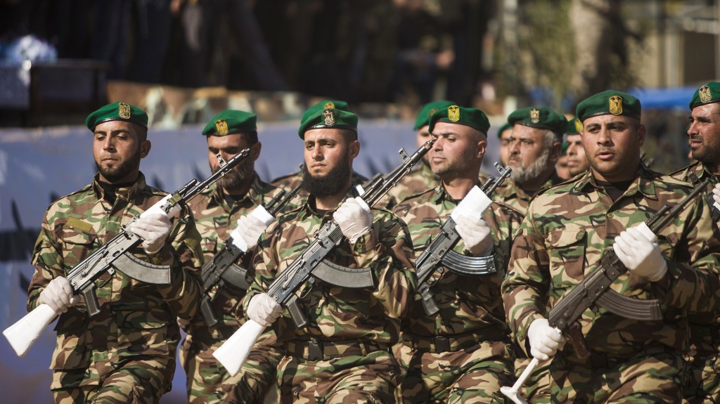 Desfile de gala de los cadetes de Hamas (AFP)