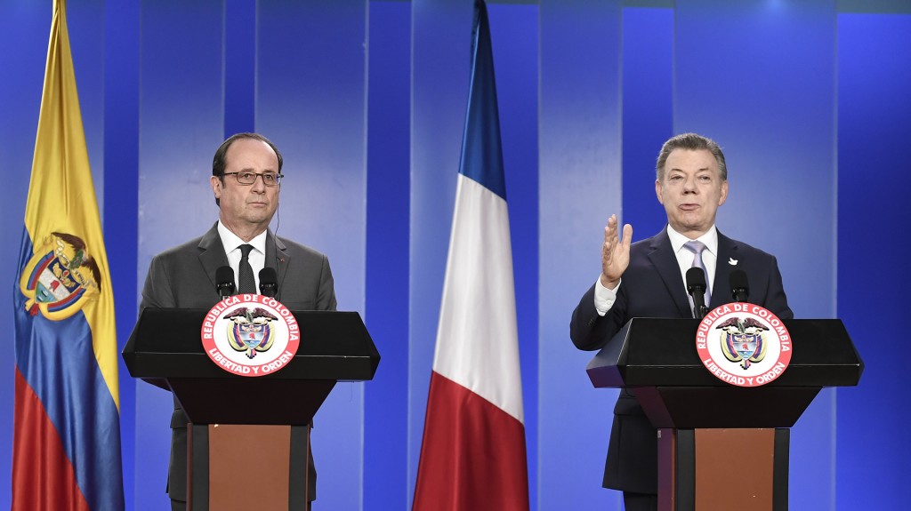 Hollande, que llegó este domingo de Chile, comenzó el lunes una visita oficial a Colombia (AFP)