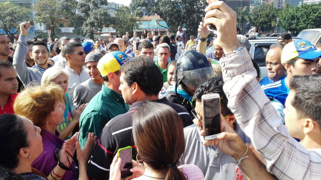 “Los venezolanos son los que deben decidir: Venezuela exige elecciones ya”, dijo Guevara (@adrianadelia)