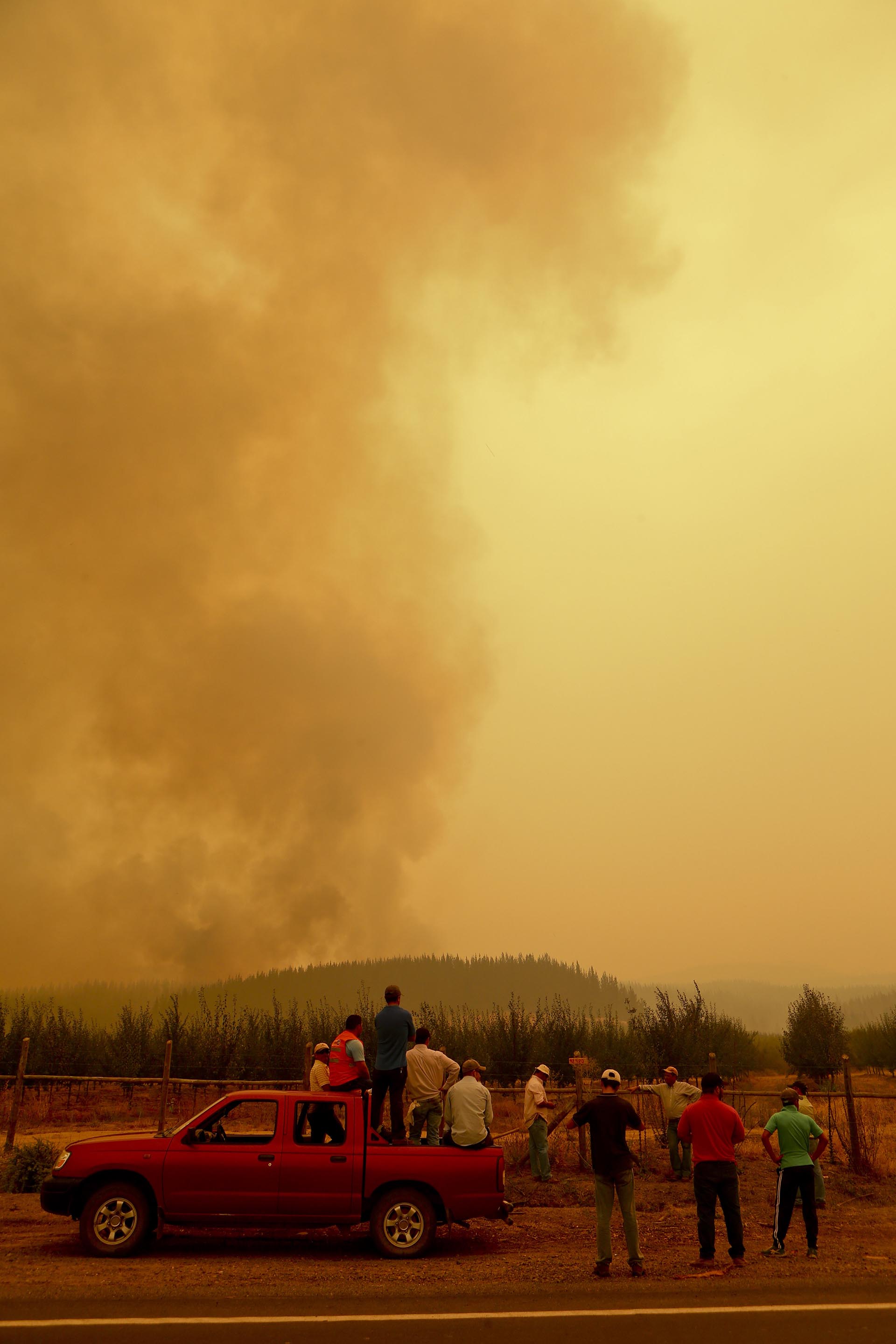 Con Bizama ya se han registrado dos bomberos muertos, dos policías, tres brigadistas y tres habitantes de zonas afectadas, según datos del gobierno chileno