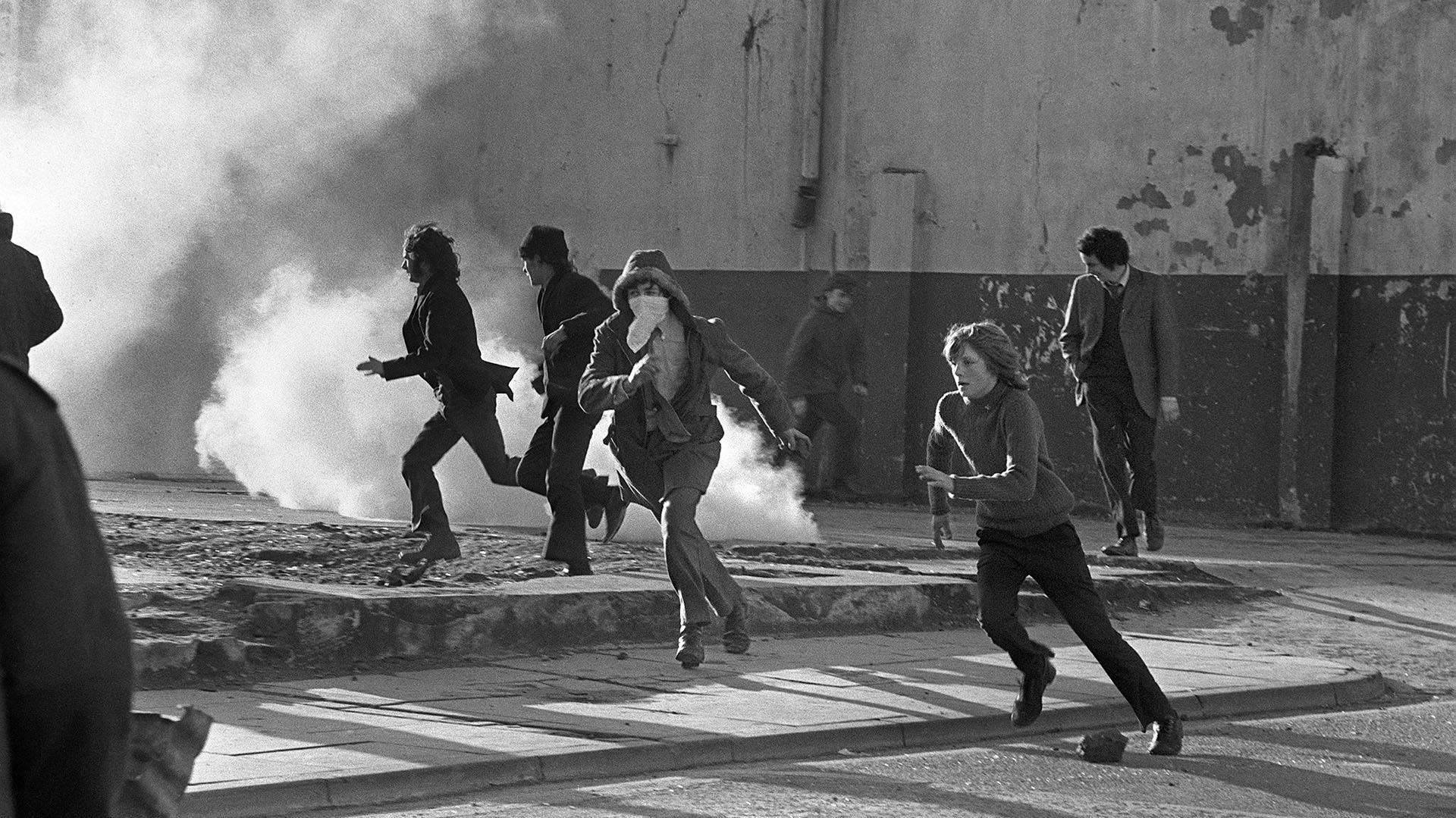 Los soldados dispararon contra quienes se expresaban a favor de los derechos civiles y en contra del encarcelamiento sin juicio a los sospechosos de pertenecer al IRA