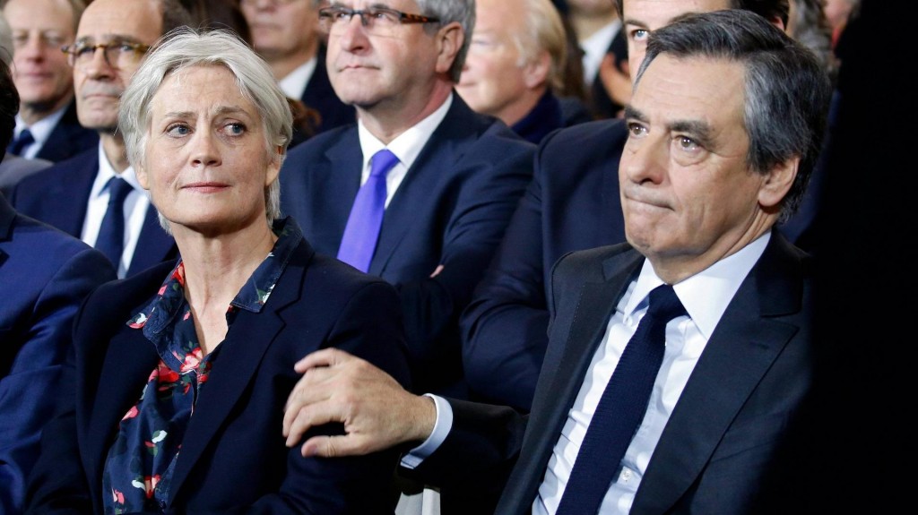 François Fillon y su esposa, Penelope Fillon, en la mira de los investigadores por un caso de posible corrupción (Reuters)