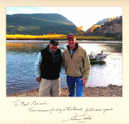 Neil Gorsuch junto con Antonin Scalia