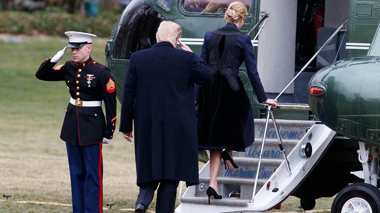 Junto a su hija Ivanka, el presidente voló Trump voló a bordo del helicóptero presidencia Marine One, desde la Casa Blanca hasta la Base de la Fuerza Aérea Dover, en Delaware