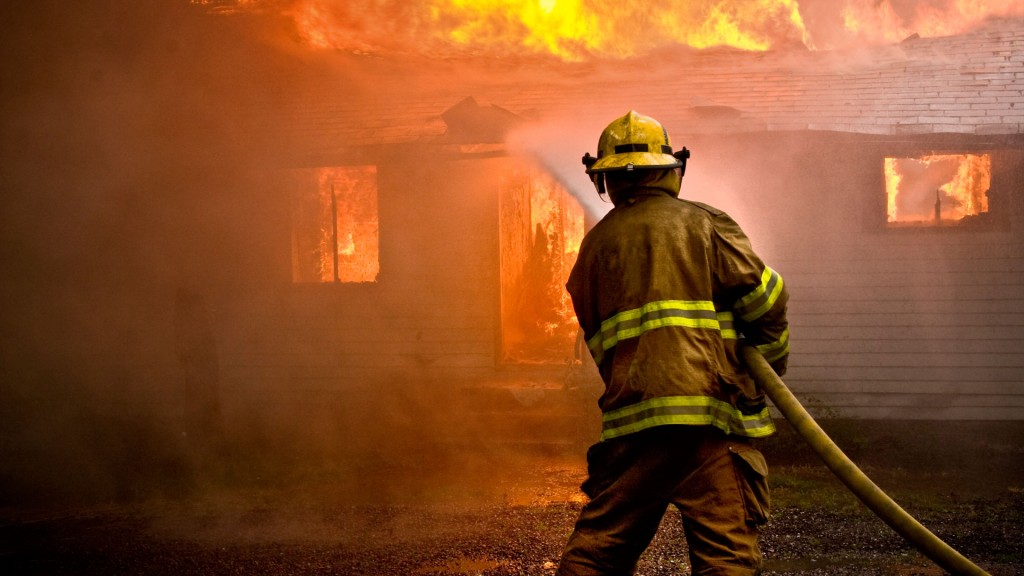 El segundo puesto es para los bomberos, siempre exponiendo su salud (iStock)