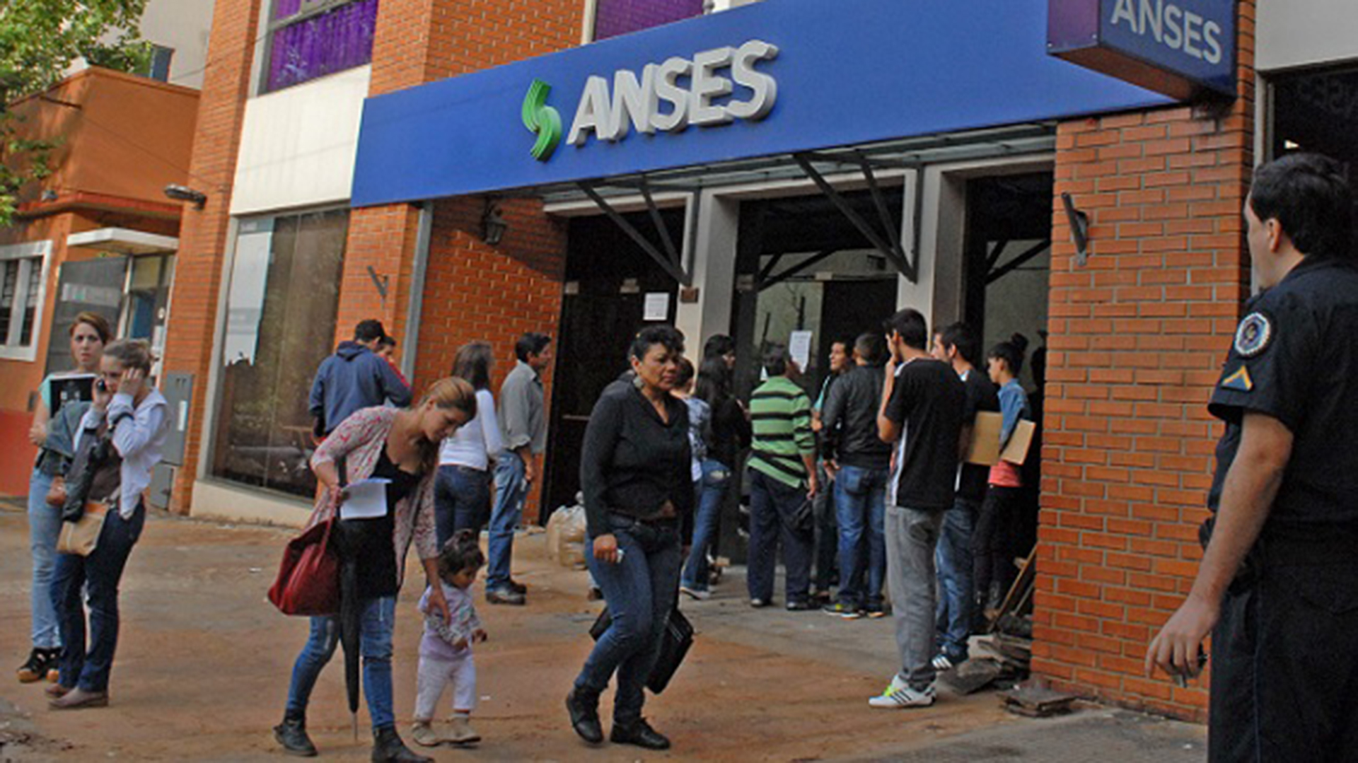 Unos 150.000 beneficiarios de la AUH no presentaron la libreta de 2016