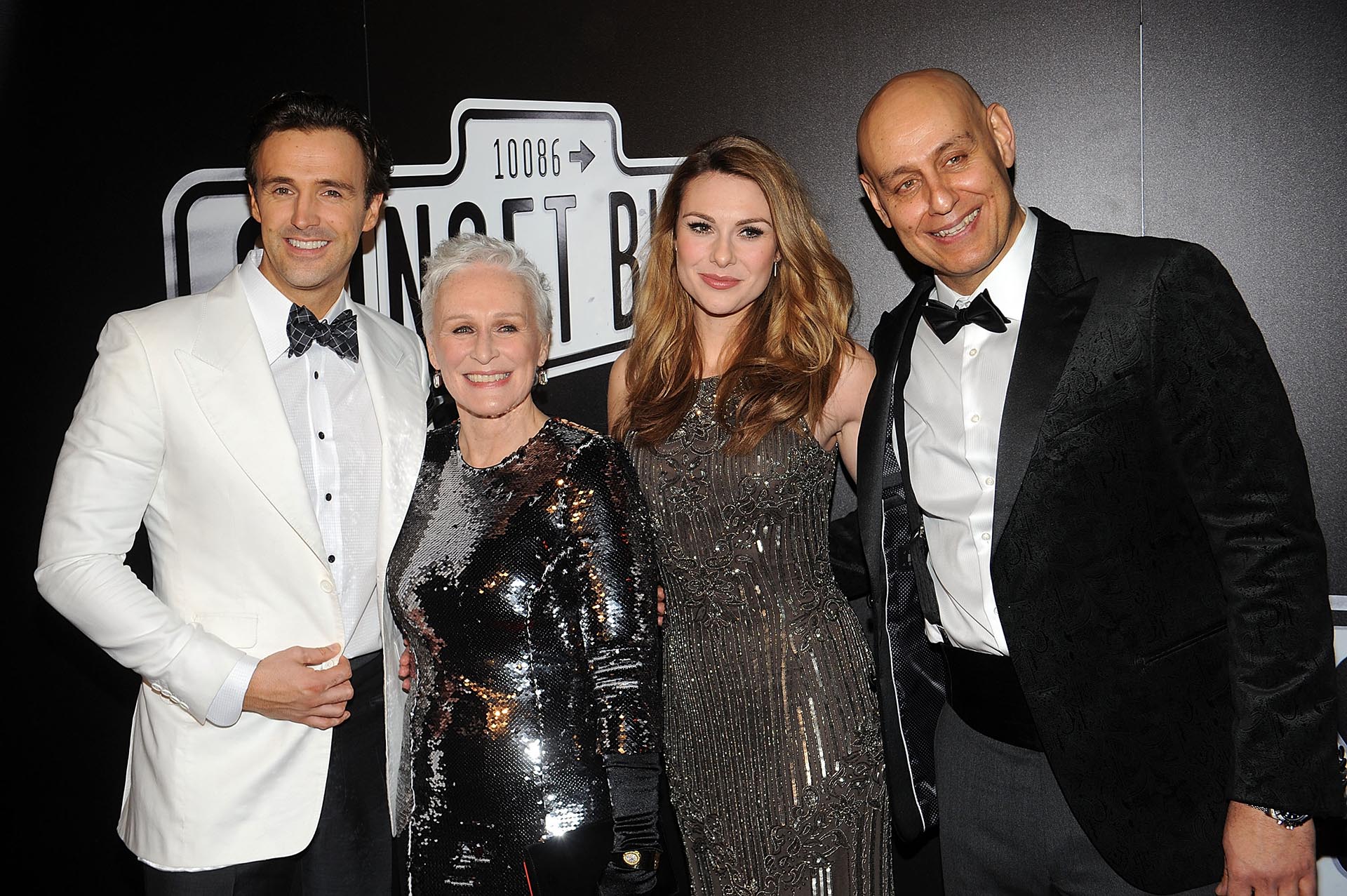 Michael Xavier, Glenn Close, Siobhan Dillon y Fred Johnson