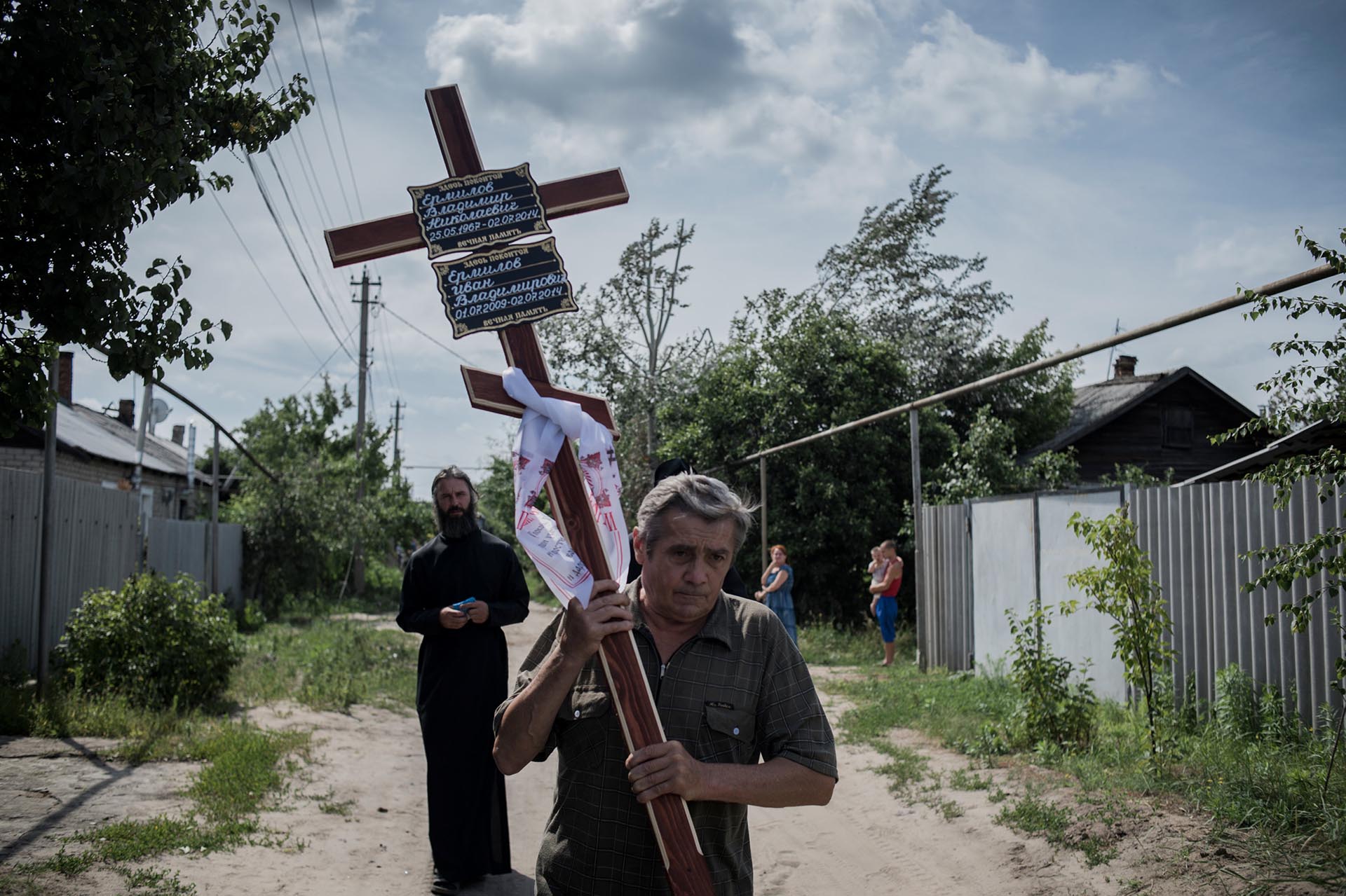 Proyectos a Largo Plazo, primer premio. El funeral de Vanya Ermilov (7), que fue asesinado en Luhanskaya .Valery Melnikov, Rossiya Segodnya