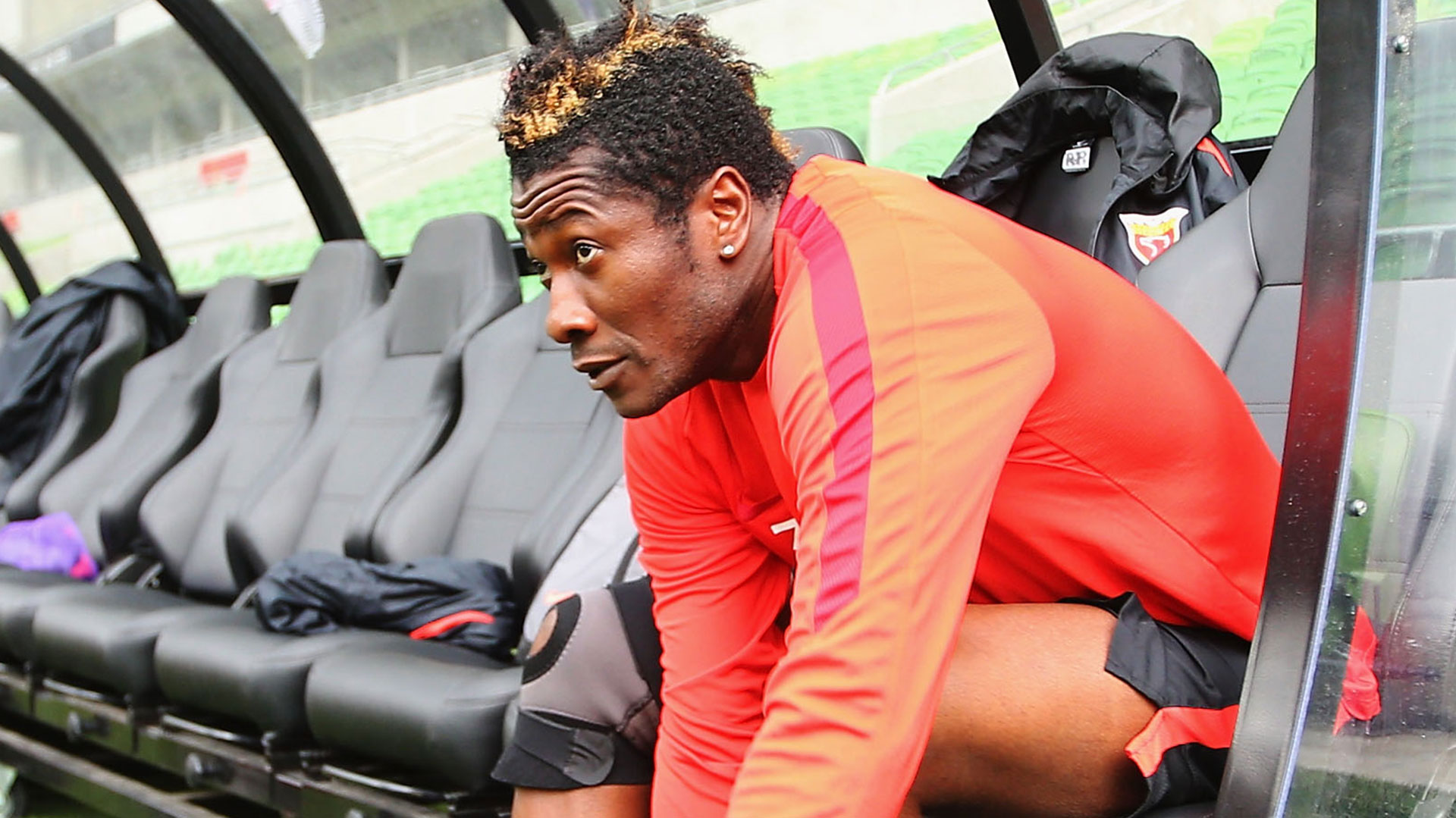 Asamoah Gyan, delantero de Ghan, tiene problemas en Emiratos Árabes por su corte de pelo (Getty)
