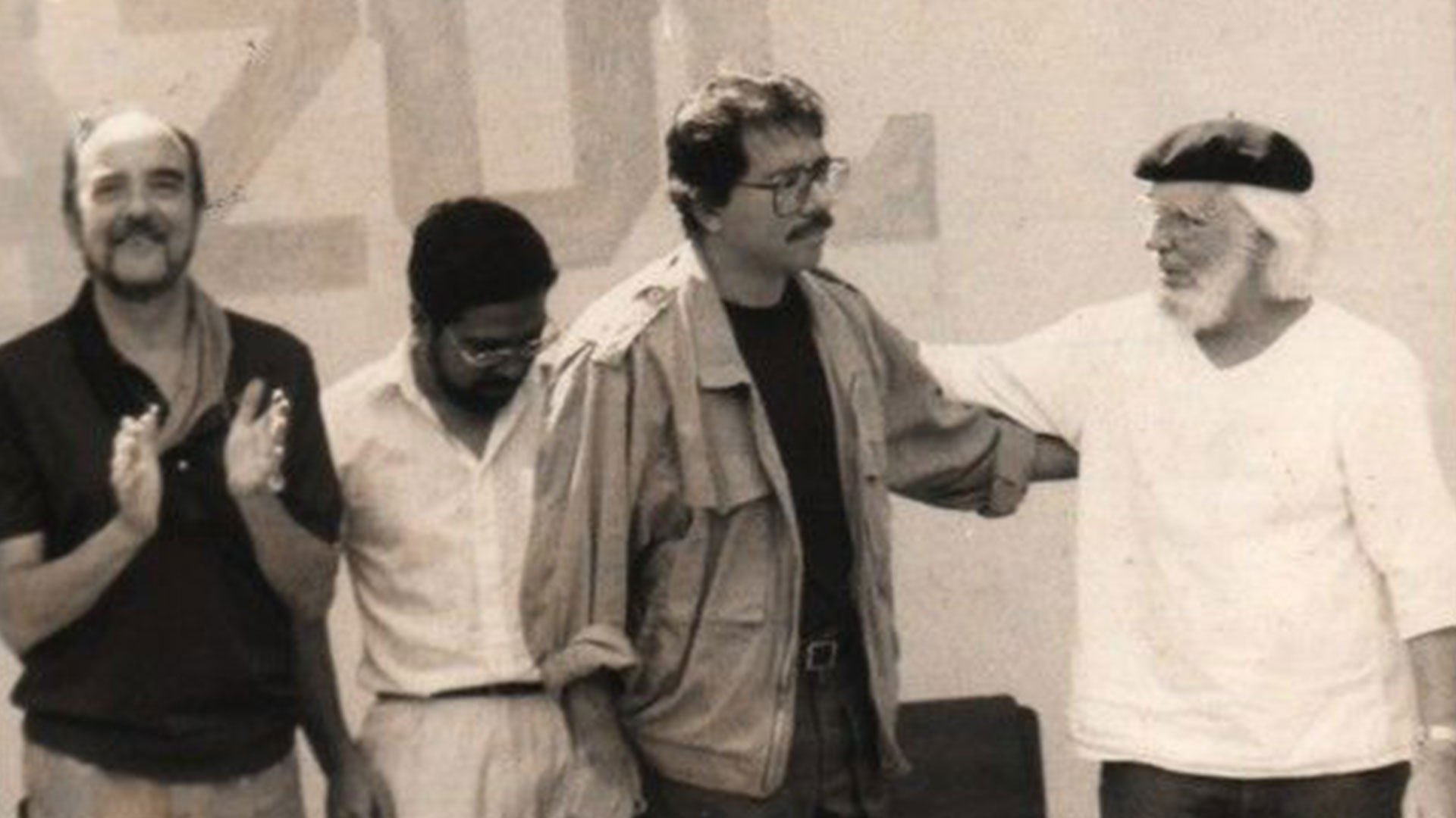 Ernesto Cardenal al lado de Daniel Ortega, en los primeros años del régimen sandinista. (Foto: Archivo Infobae)