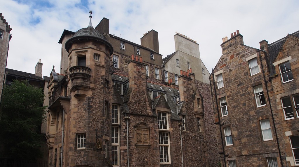 Este increíble edificio celebra el hecho de que Edimburgo se convirtió en el año 2004 en Ciudad de la Literatura de la UNESCO
