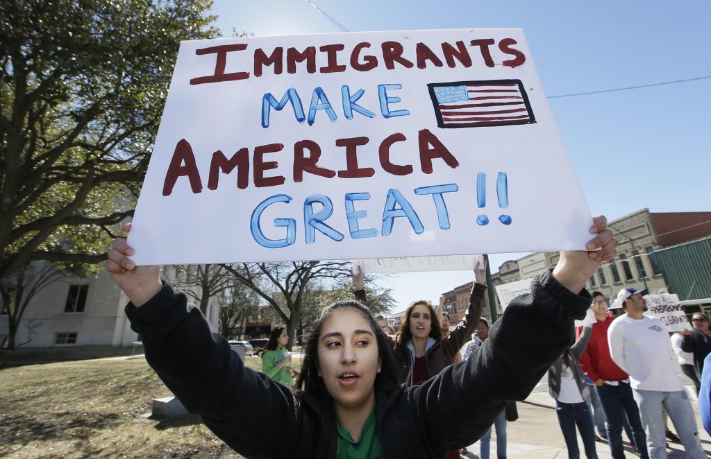 “Los inmigrantes hacen grande a Estados Unidos”, remarcó otra movilizada en Sherman, Texas