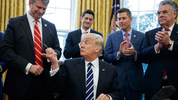 trump-boligrafo-1-1024x576