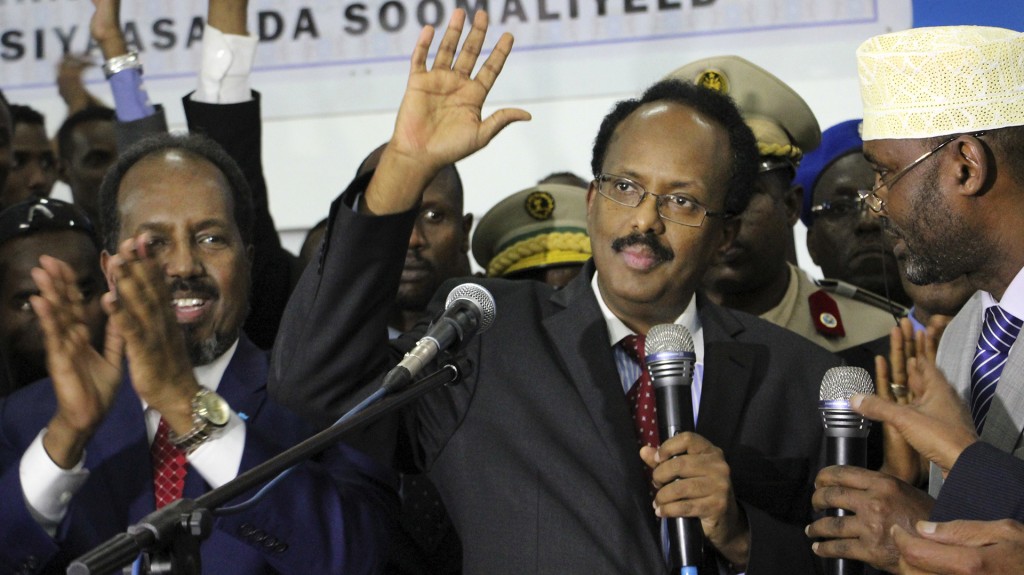 El flamante presidente somalí Mohamed Abdullahi Farmajo (AP)