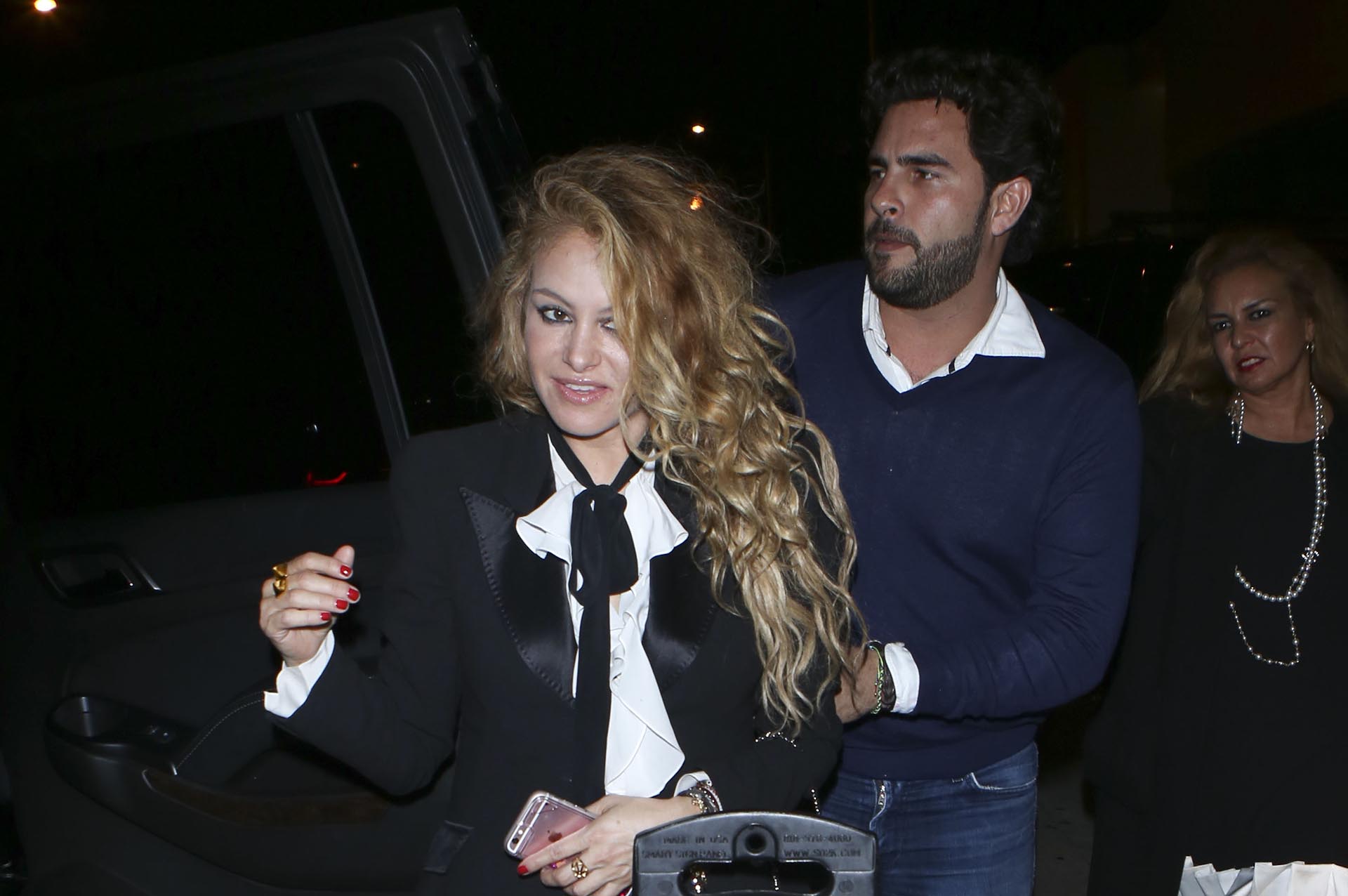 De la mano de Gerardo Bazúa, Paulina Rubio asistió al festejo de cumpleaños de una de sus mejores amigas en el restaurante Catch, en West Hollywood