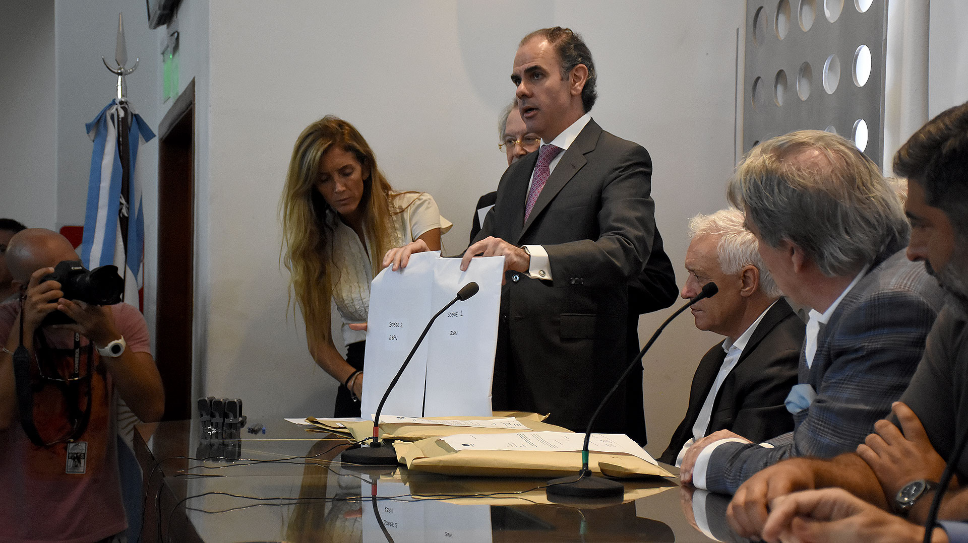 Cristinziano y Medín, durante la presentación de las ofertas para televisar el fútbol (Nicolás Stulberg)