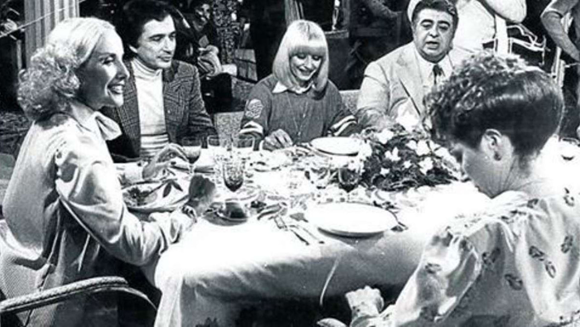 “Almorzando con Mirtha Legrand” junto a Sergio Renan, Raffaella Carrà, Jorge Porcel y Norma Aleandro