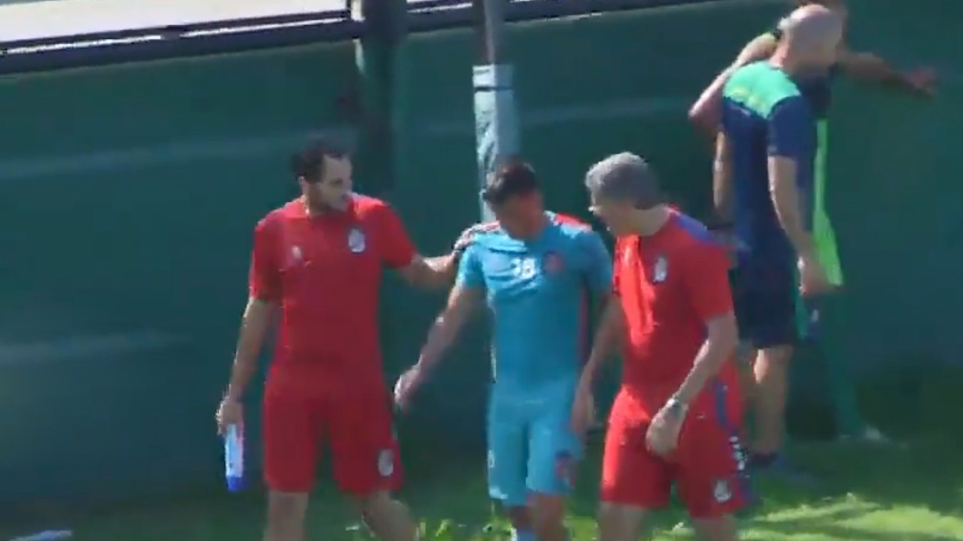 Golpe paredon jugador de Arsenal Imbert 1920 (2)