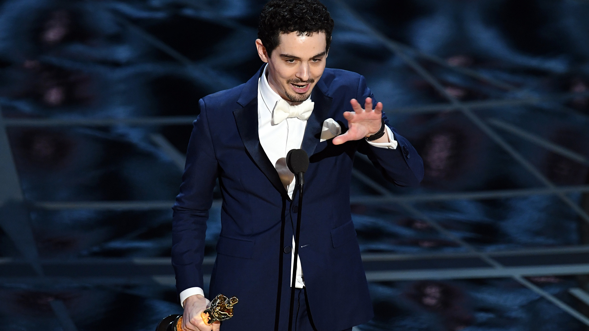 Nacido en 1985 en Providence (Rhode Island), Chazelle es uno de los directores emergentes en Hollywood gracias al éxito de “La La Land”, que protagonizaron Emma Stone y Ryan Gosling