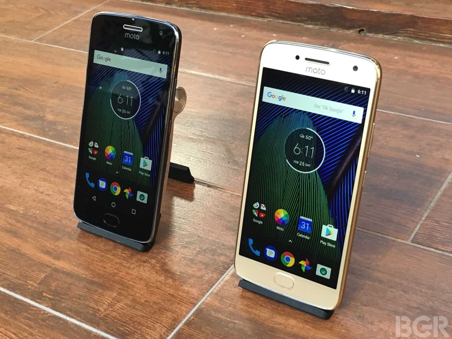 Lenovo lanzó sus teléfonos Moto G5 y Moto G5 Plus, que cuenta con Google Assistant y saldrán a la venta este marzo