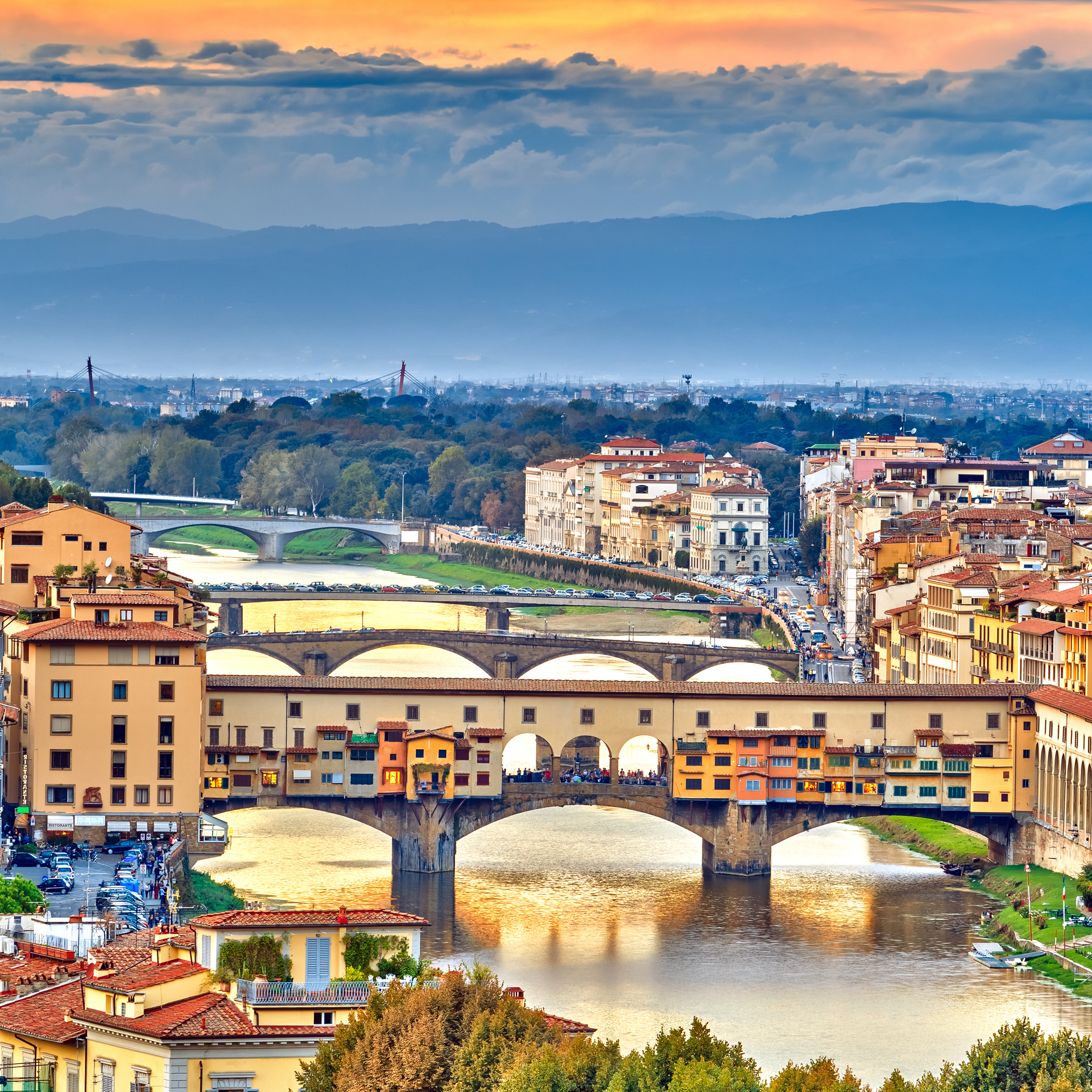 Una porción de la vida más brillante de Florencia, Italia, se concentra en el Ponte Vecchio (istock)